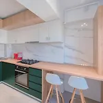 Riverside Exclusive Апартаменти *